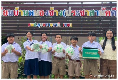 แจกบอลให้น้องปีที่ 10