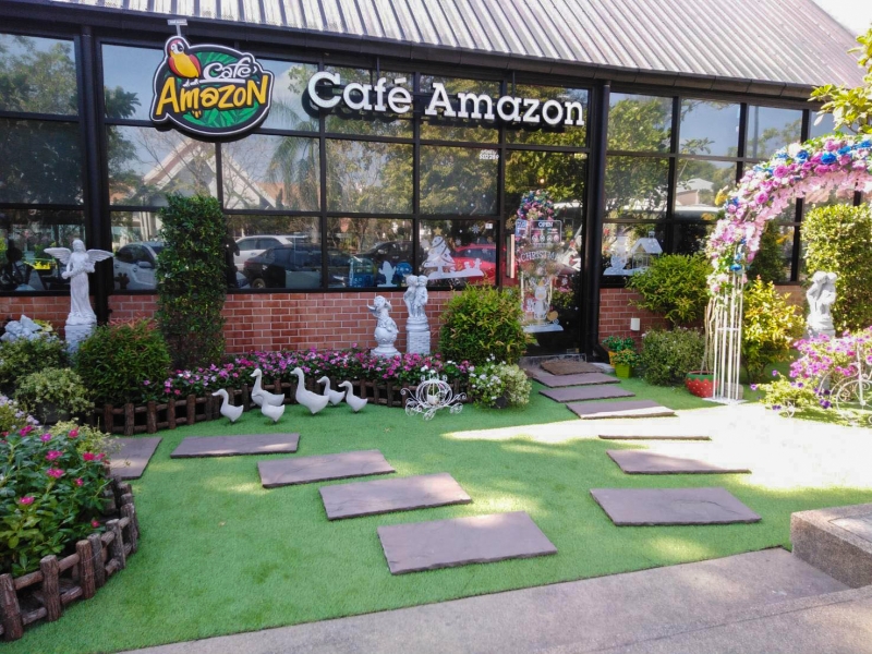 แต่งสวนหน้าร้าน Cafe Amazon