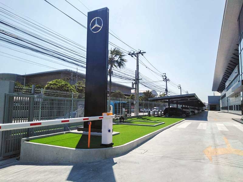 ตกแต่งสนามหญ้า mercedes benz training center