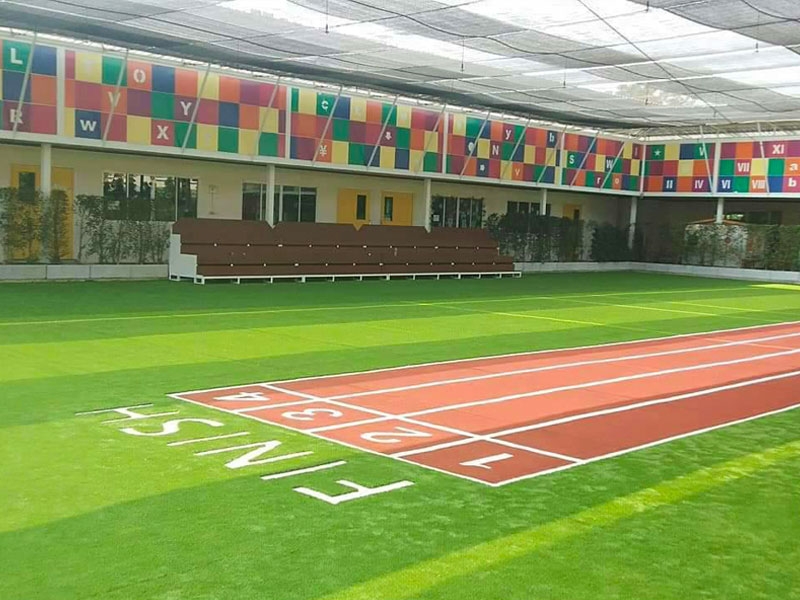 สนามเด็กเล่นหญ้าเทียม โรงเรียนนานาชาติรอยส์ รอยัล