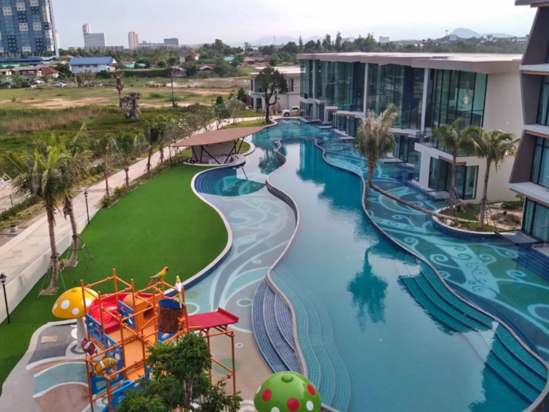 ติดตั้งสนามหญ้ารอบสระว่ายน้ำ Elmas Cha-Am Design Hotel