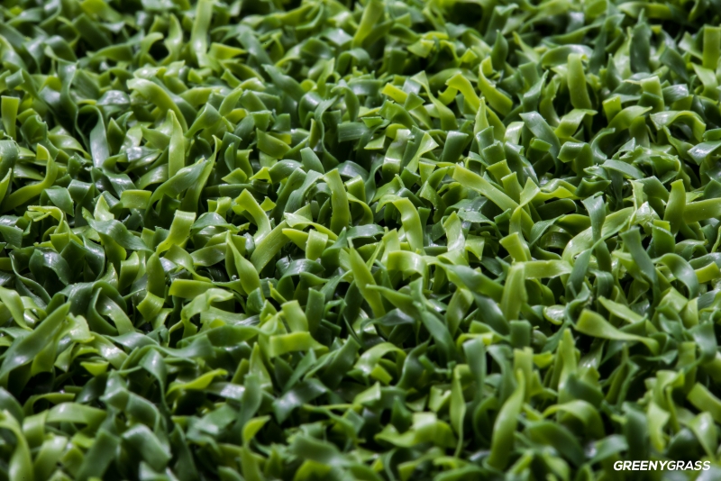 หญ้าเทียมอเนกประสงค์ รุ่น M-145 สีเขียว ใบยาว 1 cm. (พรีเมียม)