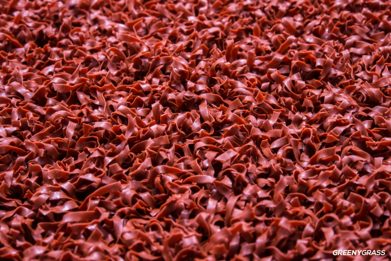 หญ้าเทียมแต่งห้อง รุ่น M-245 สีแดง ใบยาว 1.8 cm. (พรีเมียม)