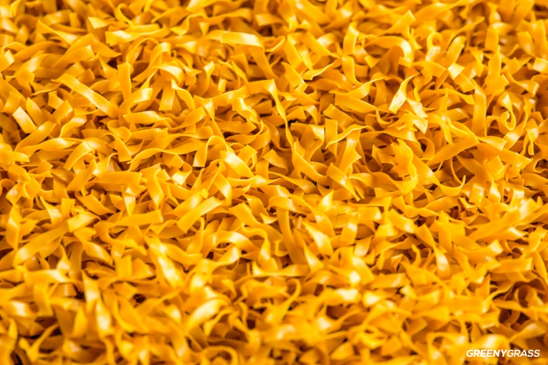 หญ้าเทียมแต่งห้อง รุ่น M-145 สีเหลือง ใบยาว 1 cm. (พรีเมียม)