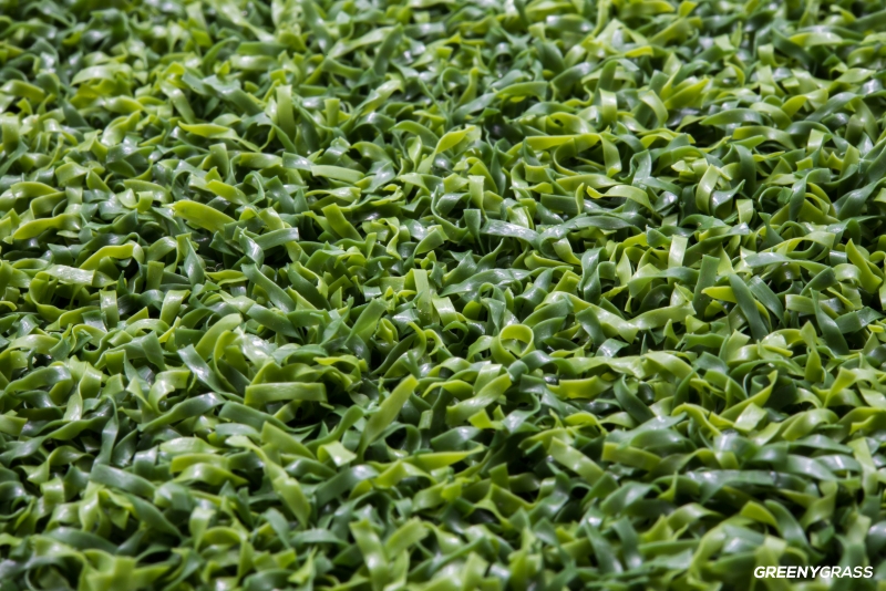 หญ้าเทียมสนามเด็กเล่น รุ่น M-245 สีเขียว ใบยาว 1.8 cm. (พรีเมียม)