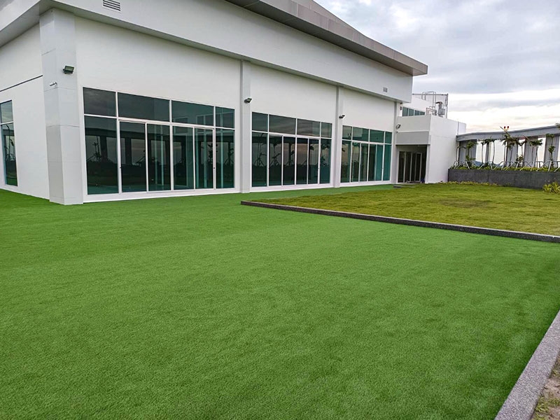 สนามหญ้า โรงพยาบาลวิภาราม