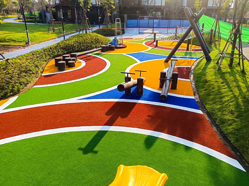 ติดตั้งพื้นสนามเด็กเล่นส่วนกลาง ESSENTIA RAMA 2