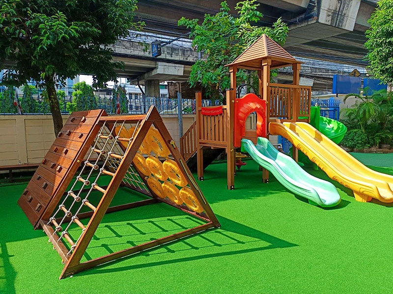 พื้นที่สนามเด็กเล่น โรงเรียนอนุบาลสามเสน