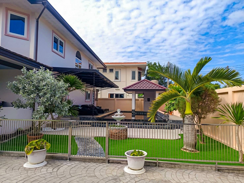 Pet Area at Little Dog Hotel by Little BeBe