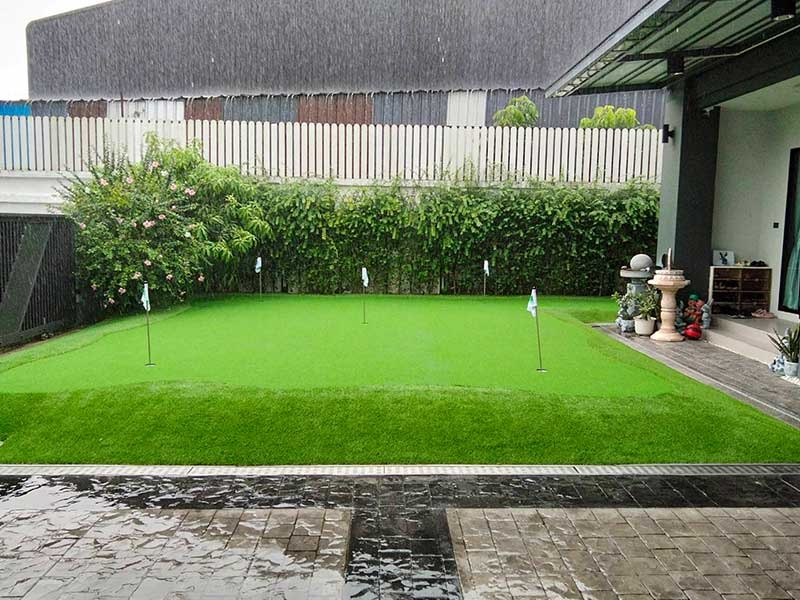 Private Putting Green at K.C. Natural Ville Bangna